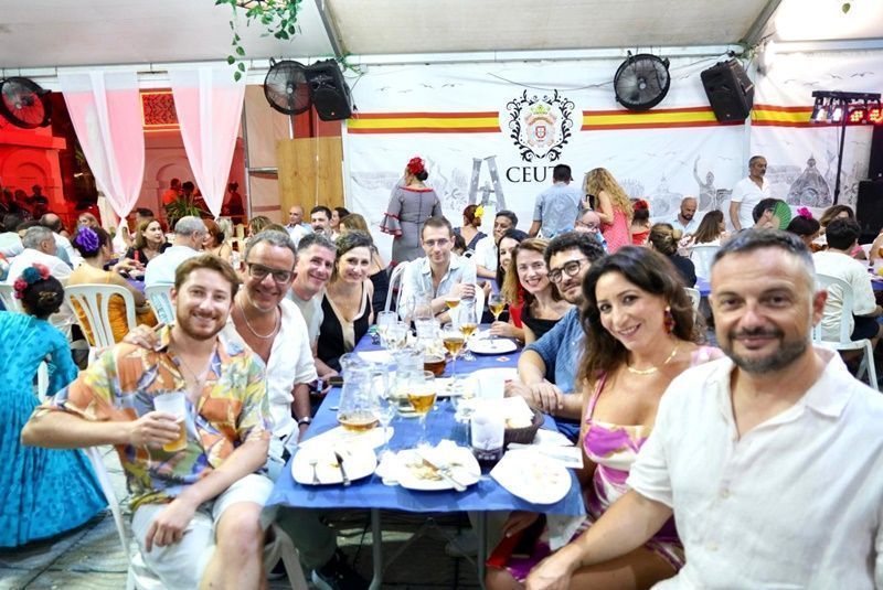 La Casa regional de Ceuta en Melilla es visitada por el conocido Àngel Llàcer Pinós, el actor, director teatral y presentador televisivo